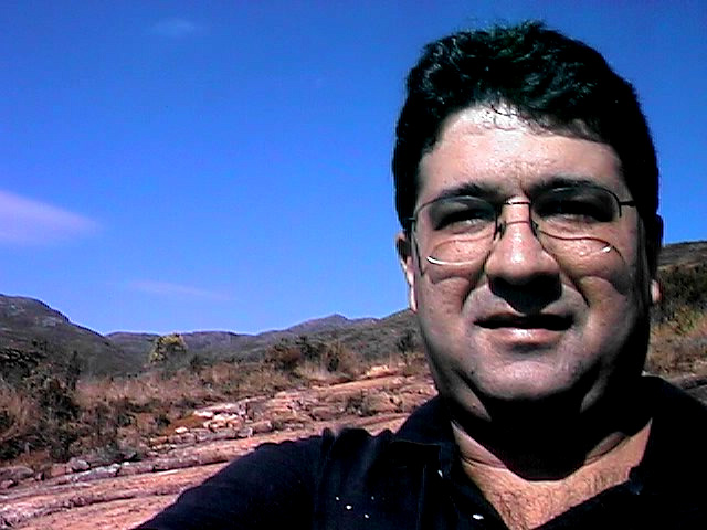 Eu (quase morrendo!) com o Pico da Bda. bem atr�s...