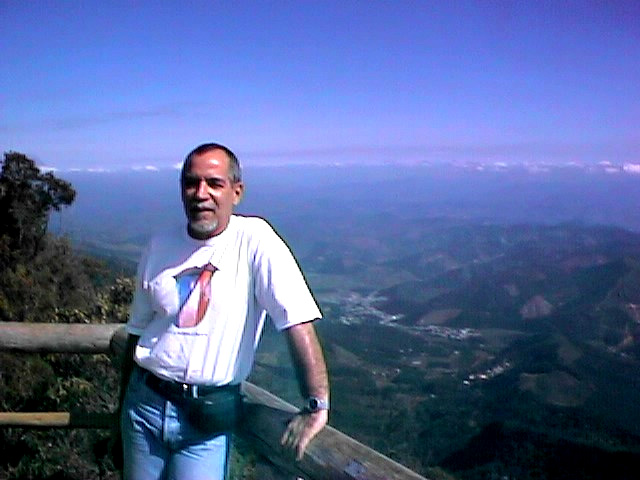 Chico no mirante a 1980m