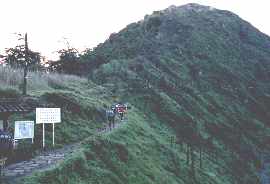 jadeentr.jpg (6774 bytes)