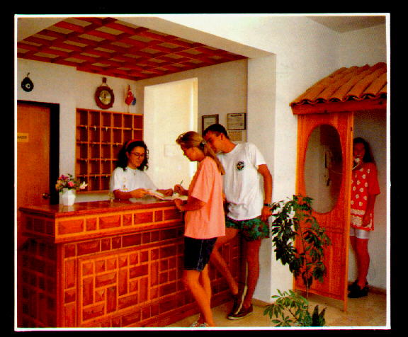 reception.jpg (61276 bytes)