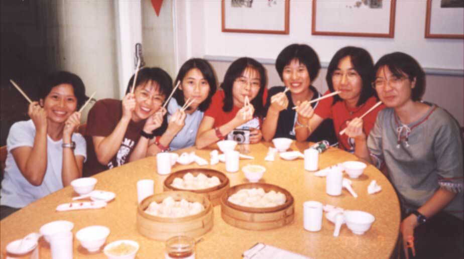 dinner.jpg (69344 bytes)