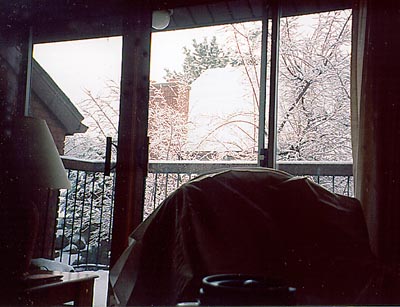 loc_mikes_couch_view.JPG (36318 bytes)