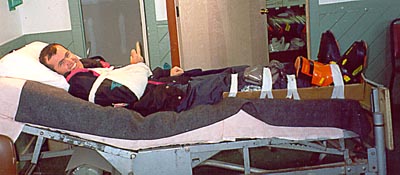 ppl_mike_on_stretcher.JPG (25085 bytes)