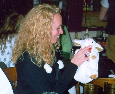 ppl_stephana_sheep.JPG (28536 bytes)