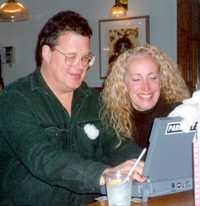 ppl_tb_and_steph_laptop.JPG (40725 bytes)