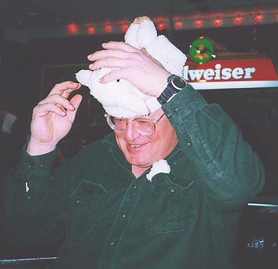 ppl_tb_sheep_hat.JPG (26904 bytes)