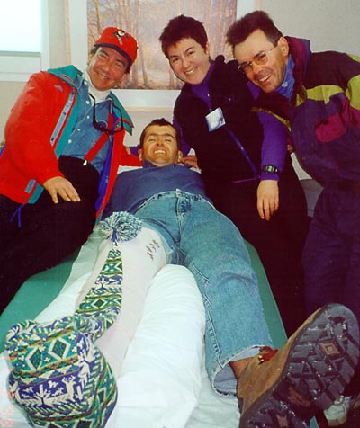 ppl_us_and_mikes_leg.JPG (50345 bytes)