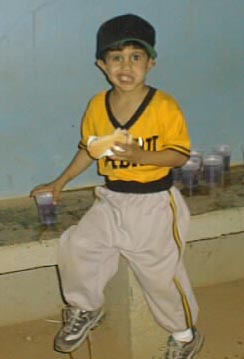Alex en un juego de pelota...