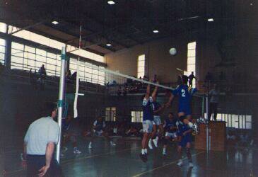 Nacho rematando una corta