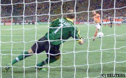 Taffarel detiene un segundo penal a DE BOER Ronald, Brasil gana 4-2