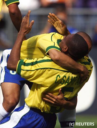 Cesar Sampaio festeja el primer gol en Francia 98, a 5 minutos del inicio