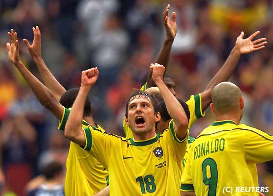 Finalmente termina el encuentro, Brasil gana 2-1 a la Seleccion Escocesa