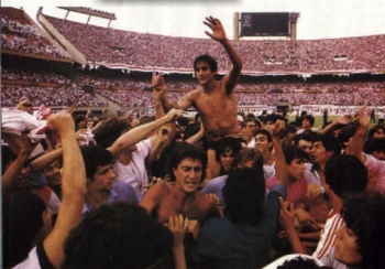 FESTEJO POR LA OBTENCION DEL CAMPEONATO PRIMERA DIVISION 85/86