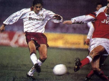 SU PASO POR LOS CLUBES DE EUROPA, ENTRE ELLOS EL TORINO DE ITALIA