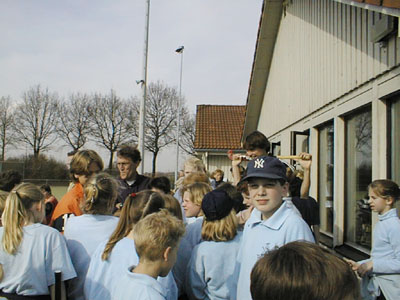 Suzan en Bas bedolven onder handtekeningenjagers