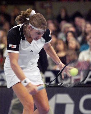 grafselesbackhand1.jpg (20898 bytes)