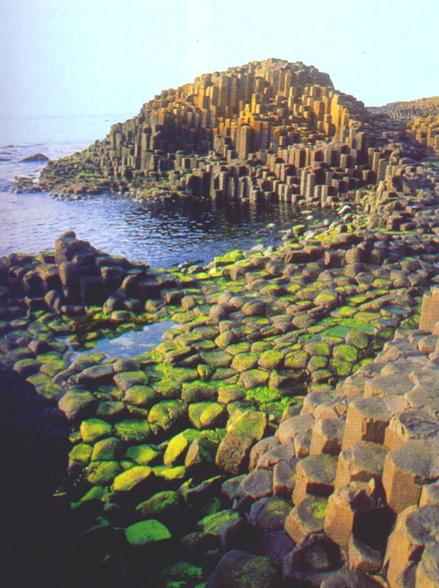 Giants Causeway, Ireland.JPG (172761 bytes)