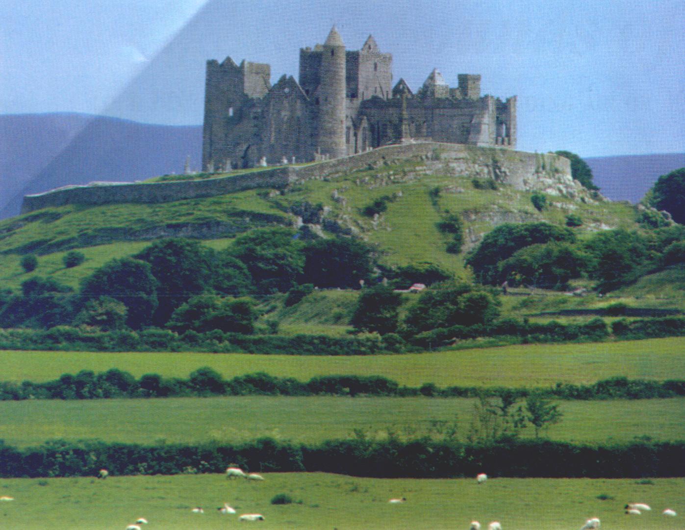 The Rock of Cashel.JPG (202312 bytes)