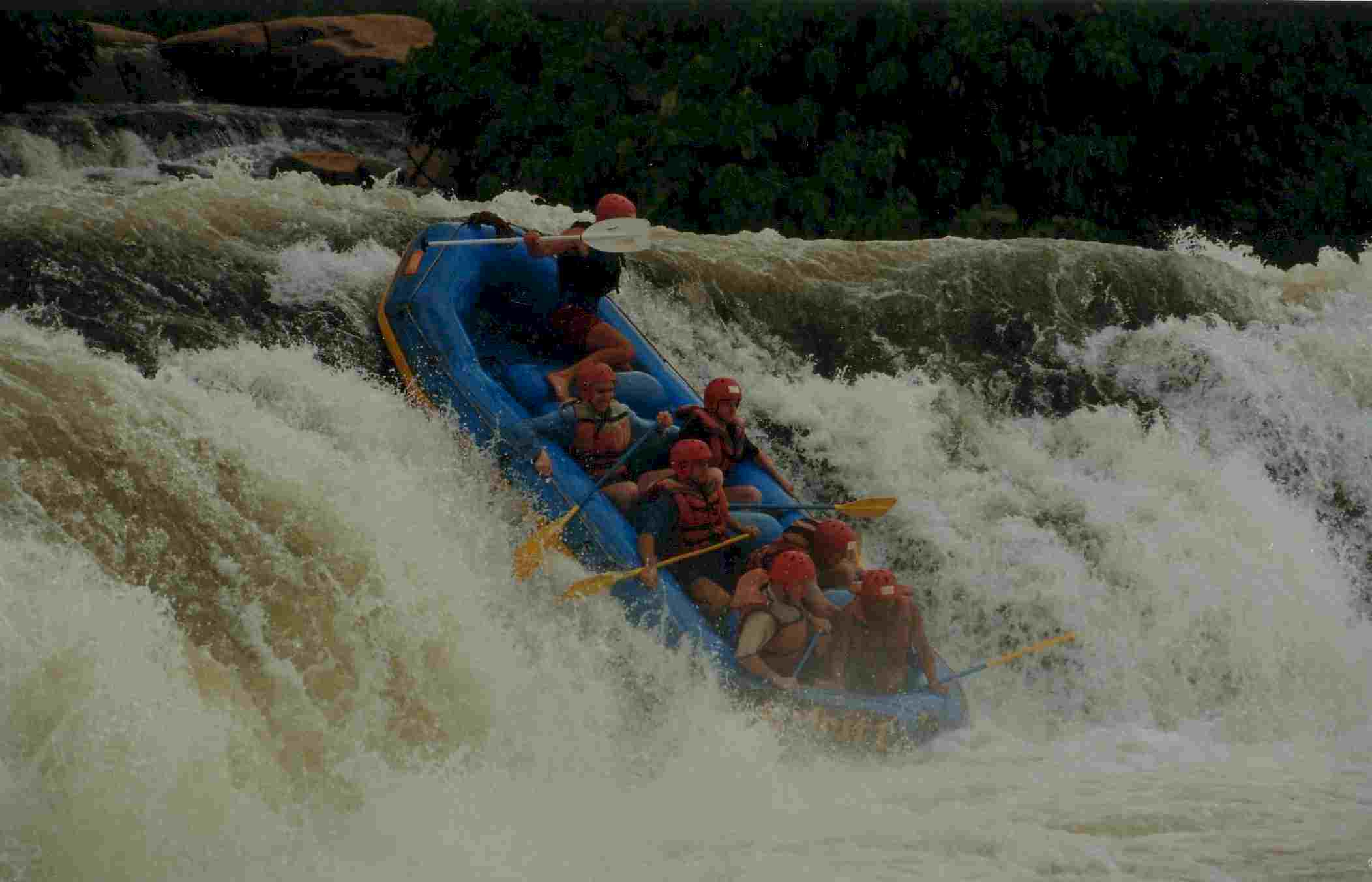 Rafting2.jpg (372930 bytes)