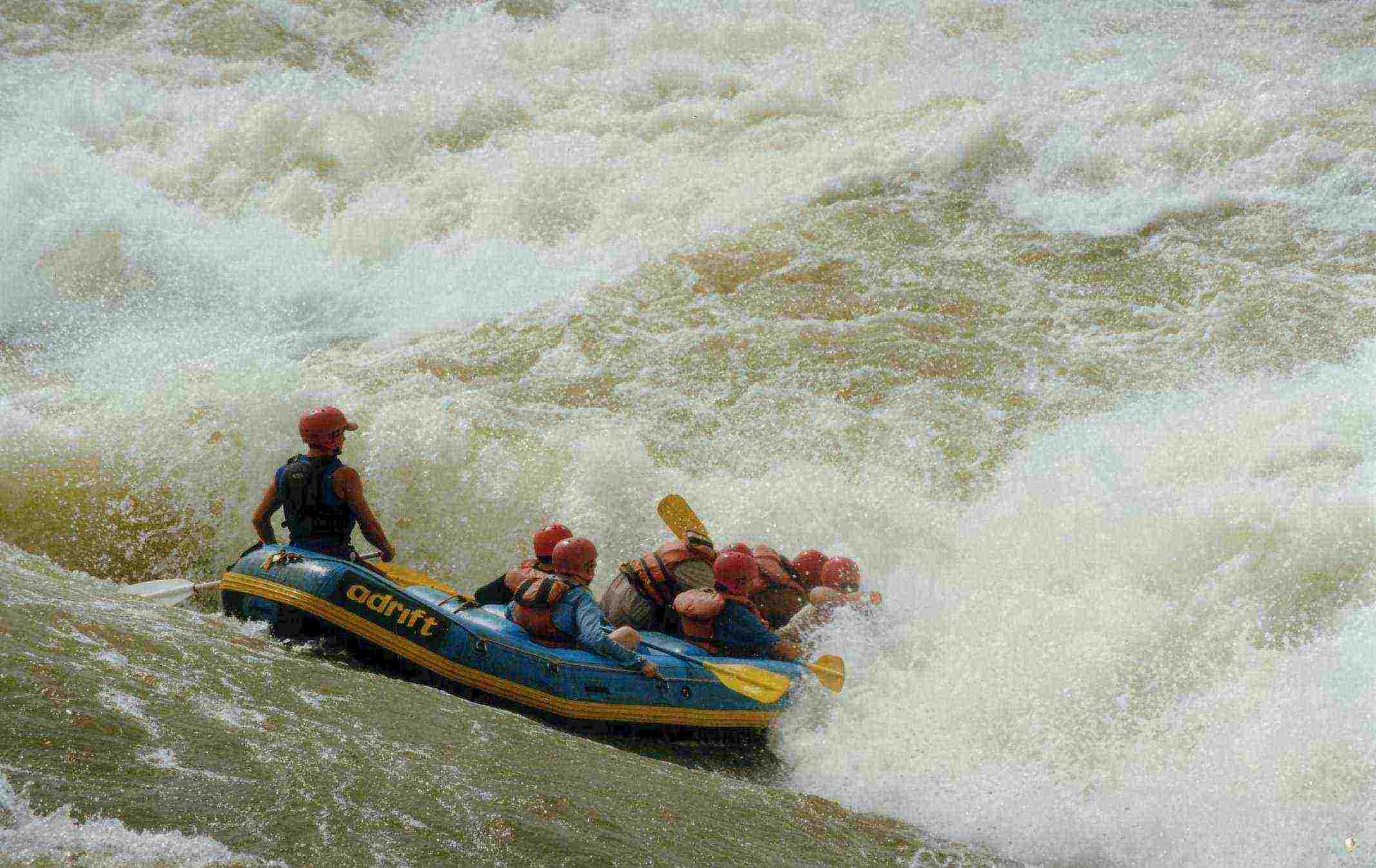 Rafting5.jpg (402426 bytes)