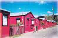 25 of January Street. This was the date in which in 1899 it happens the fire near the warehouse of gun-powder, known like "El Fuego del Polvorin", where the firemen of the Park of Pumps ("Parque de Bombas") save the city. For that reason all the houses are red and black like the Park of Pumps ("Parque de Bombas"), since these were given the distinguished firemen of Ponce. Today their descendants live there. 