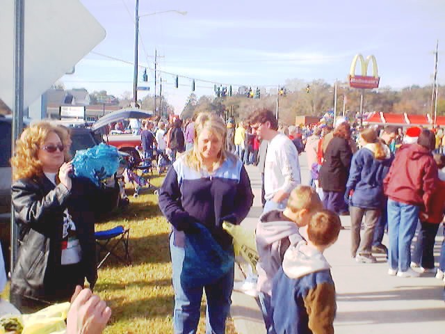 021207_christmas_parade_0002.jpg (58479 bytes)