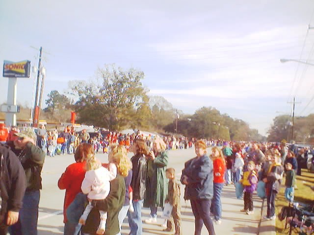 021207_christmas_parade_0003.jpg (50799 bytes)