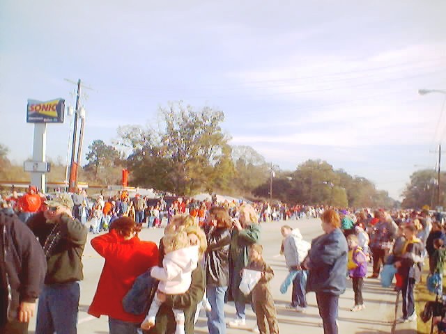 021207_christmas_parade_0004.jpg (56943 bytes)