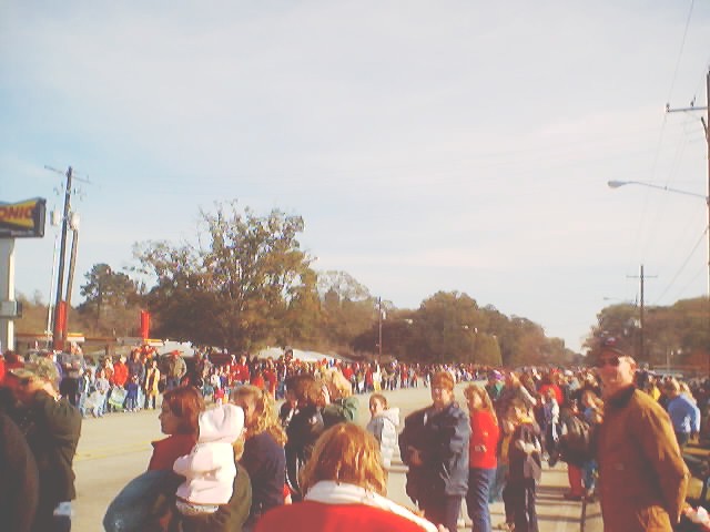 021207_christmas_parade_0005.jpg (50799 bytes)
