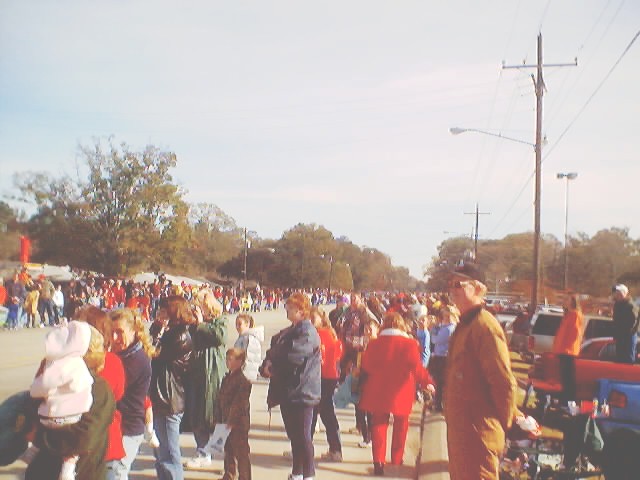 021207_christmas_parade_0006.jpg (54895 bytes)