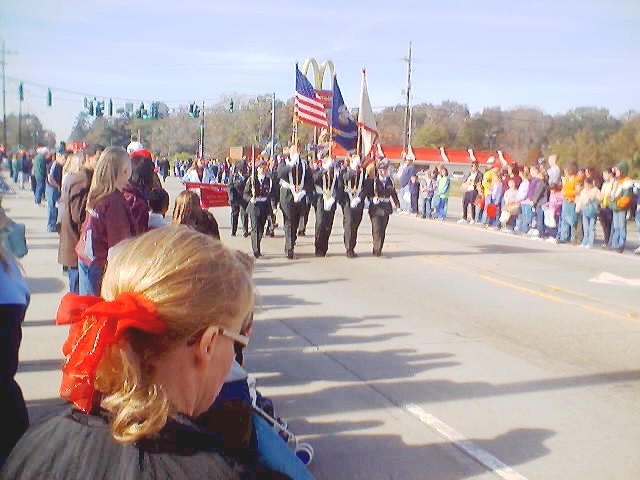 021207_christmas_parade_0008.jpg (51311 bytes)