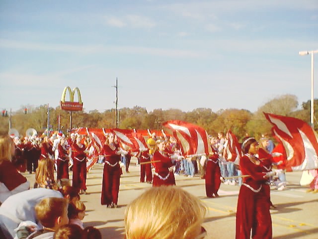 021207_christmas_parade_0012.jpg (55919 bytes)