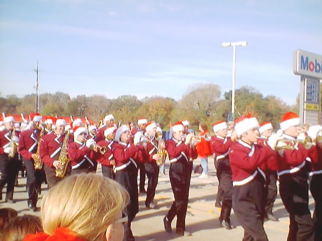 021207_christmas_parade_0014.jpg (51823 bytes)