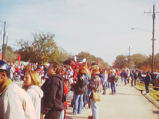 021207_christmas_parade_0018.jpg (54895 bytes)