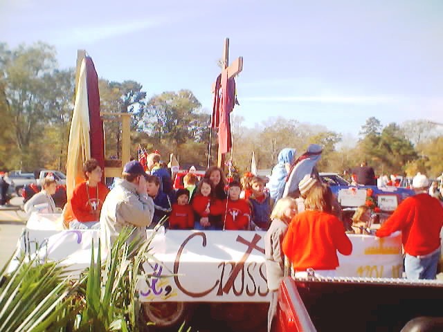 021207_christmas_parade_0023.jpg (57967 bytes)