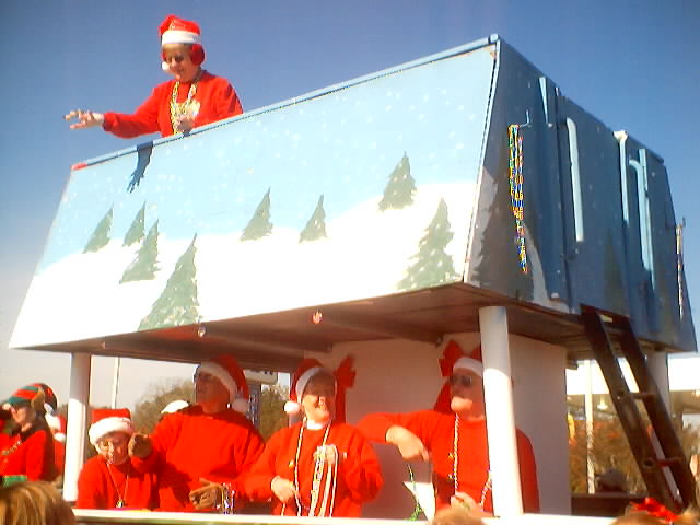 021207_christmas_parade_0025.jpg (49775 bytes)