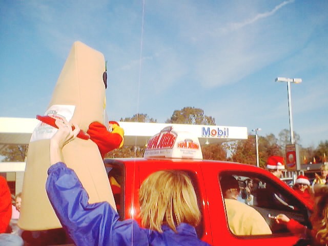 021207_christmas_parade_0026.jpg (54895 bytes)