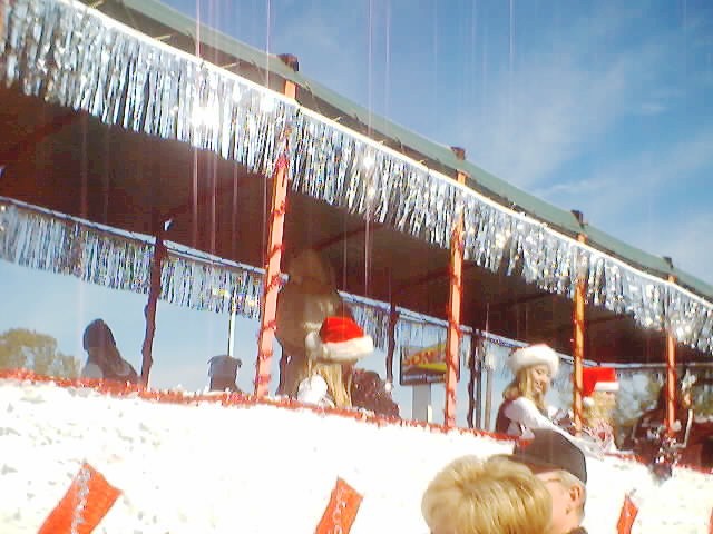 021207_christmas_parade_0029.jpg (53359 bytes)