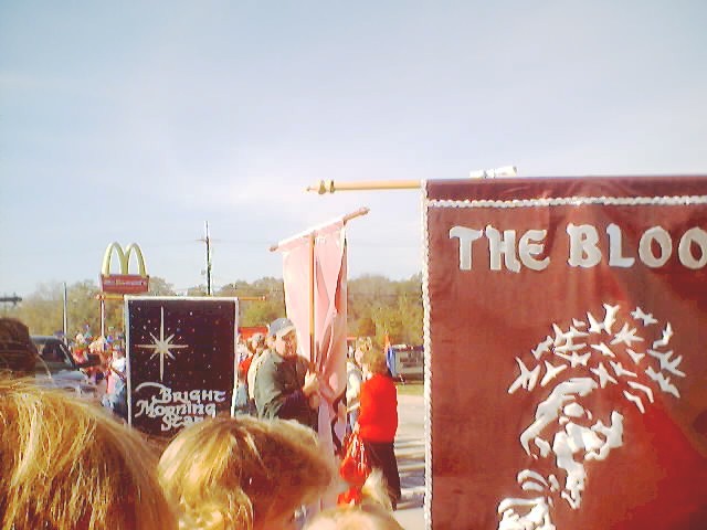 021207_christmas_parade_0032.jpg (52335 bytes)