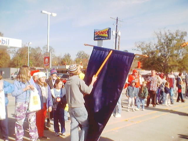 021207_christmas_parade_0033.jpg (55407 bytes)