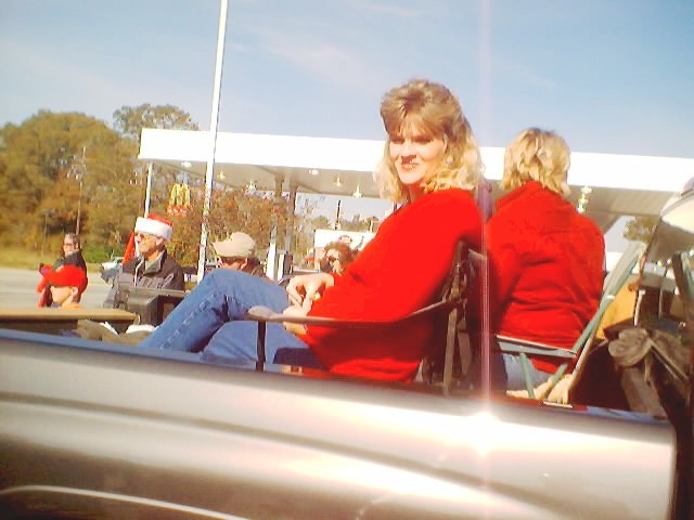 021207_christmas_parade_0035.jpg (57967 bytes)