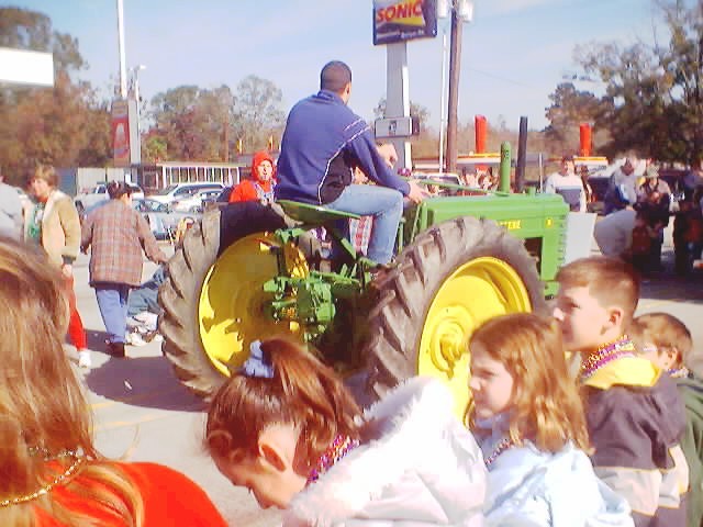 021207_christmas_parade_0045.jpg (55407 bytes)