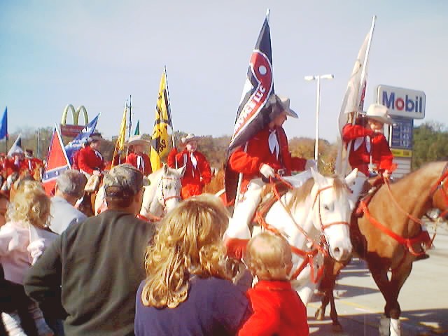 021207_christmas_parade_0049.jpg (52847 bytes)