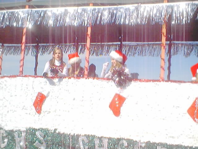 021207_christmas_parade_0051.jpg (54895 bytes)