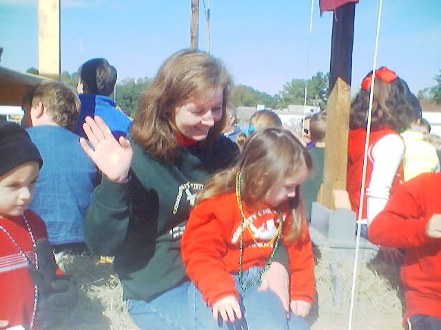 021207_christmas_parade_0055.jpg (55919 bytes)