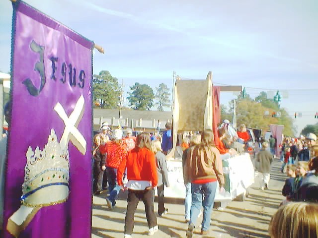 021207_christmas_parade_0058.jpg (55919 bytes)