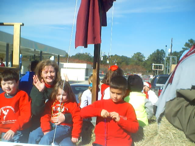 021207_christmas_parade_0059.jpg (56431 bytes)