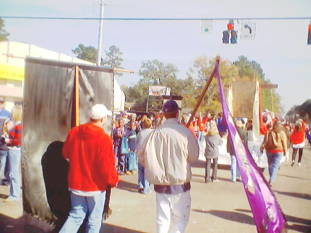 021207_christmas_parade_0063.jpg (56943 bytes)