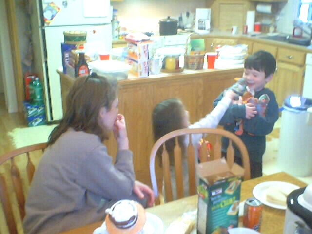 021225_mo_christmas_0023.jpg (84268 bytes)