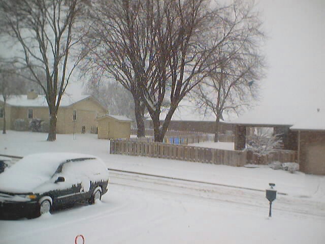 021225_mo_christmas_0028.jpg (89710 bytes)